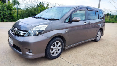 Toyota ISis